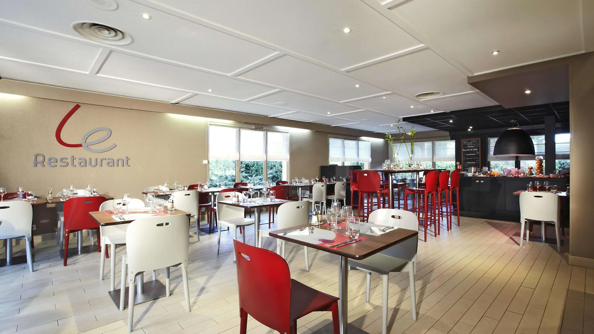 Hôtel Restaurant Campanile - Moirans Hotel