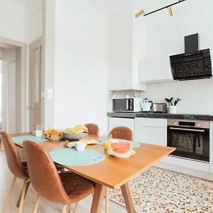 https://sandy-close-to-the-center-the-beach-in-biarritz.biarritzhotels.info